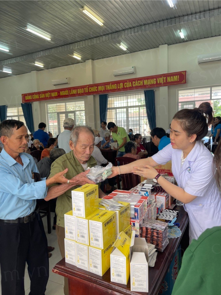 FREE MEDICAL EXAMINATION, MEDICINE AND GIFTS FOR VIETNAMESE HEROIC MOTHERS, RELATIVES & FAMILIES OF MARTYRS OF CHAU DUC DISTRICT